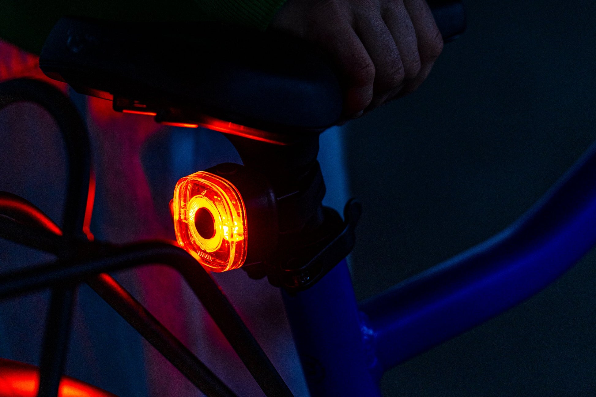 Lumini woom BEAM — spate, cu portul USB-C
