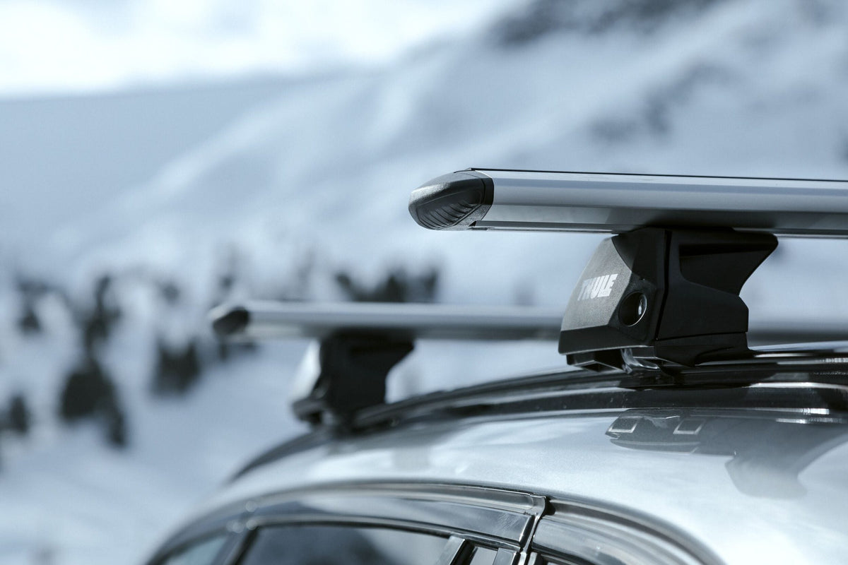 Thule WingBar Evo cu picioare Flush Rail - pe masina, 2