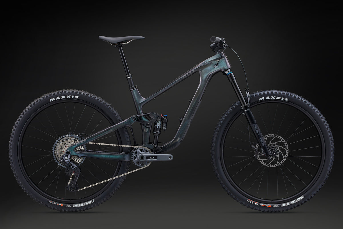Giant Trance X Advanced 1 Arctic Light/Chrome - lateral, fundal negru