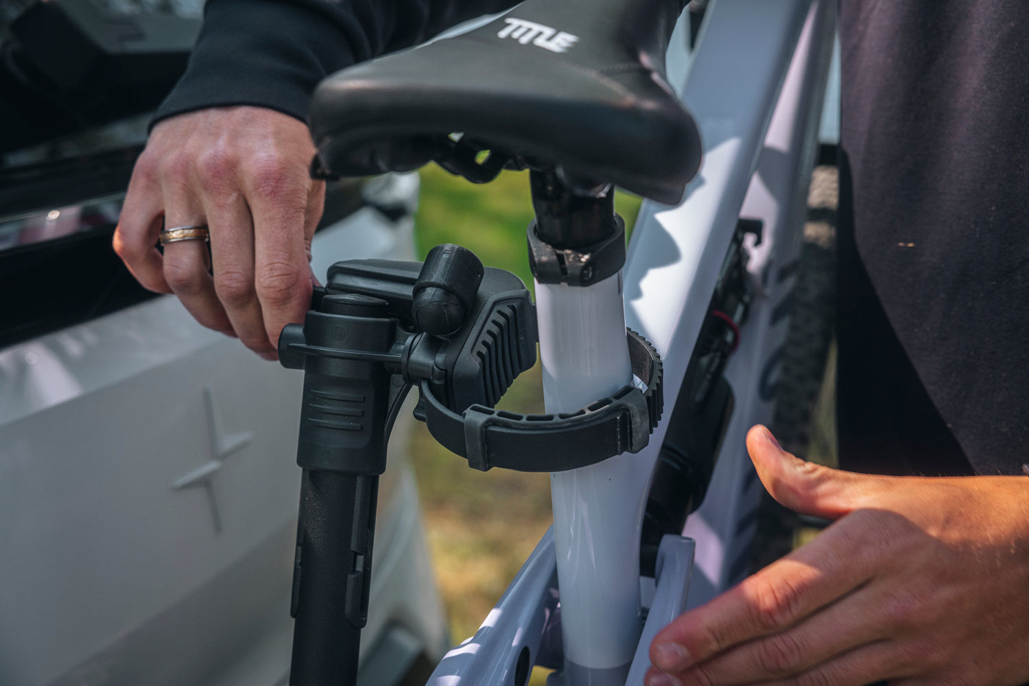 Suport Biciclete Auto pe carligul de remorcare Thule VeloLite