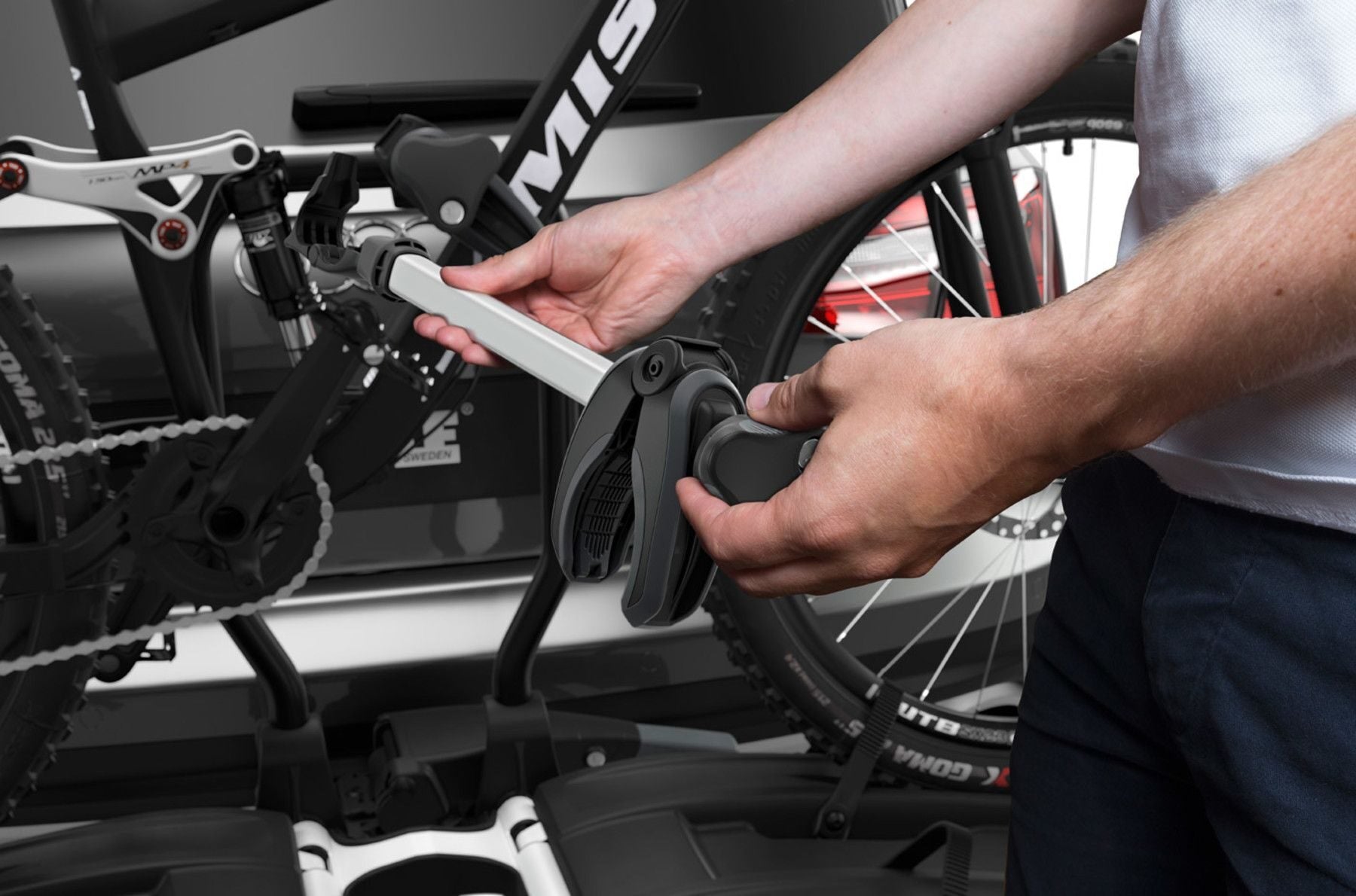 Suport biciclete Thule EasyFold XT 2 cu prindere pe carligul de remorcare pentru 2 biciclete 5