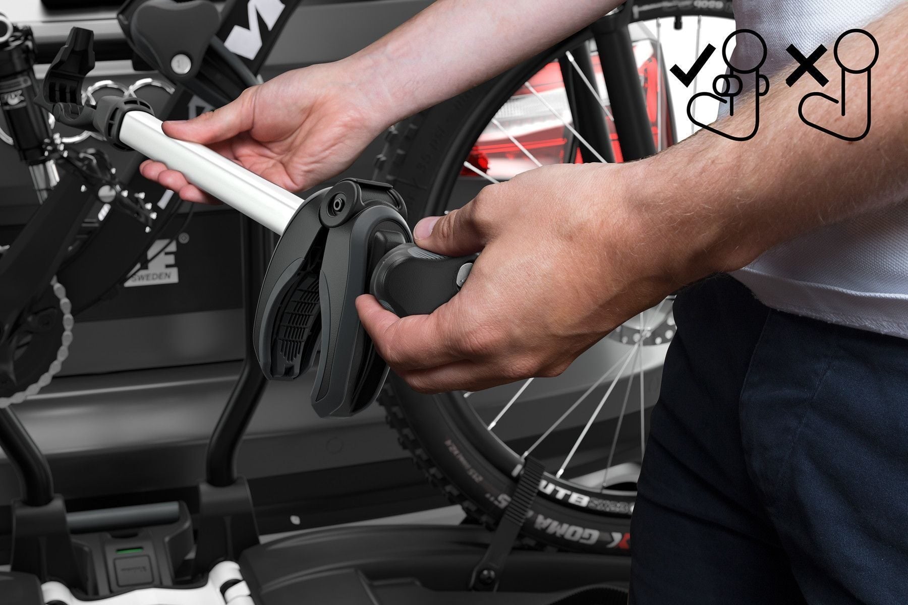 Suport biciclete Thule EasyFold XTF 3 pt carlig Fit4Bike 3 biciclete 13 pini 4