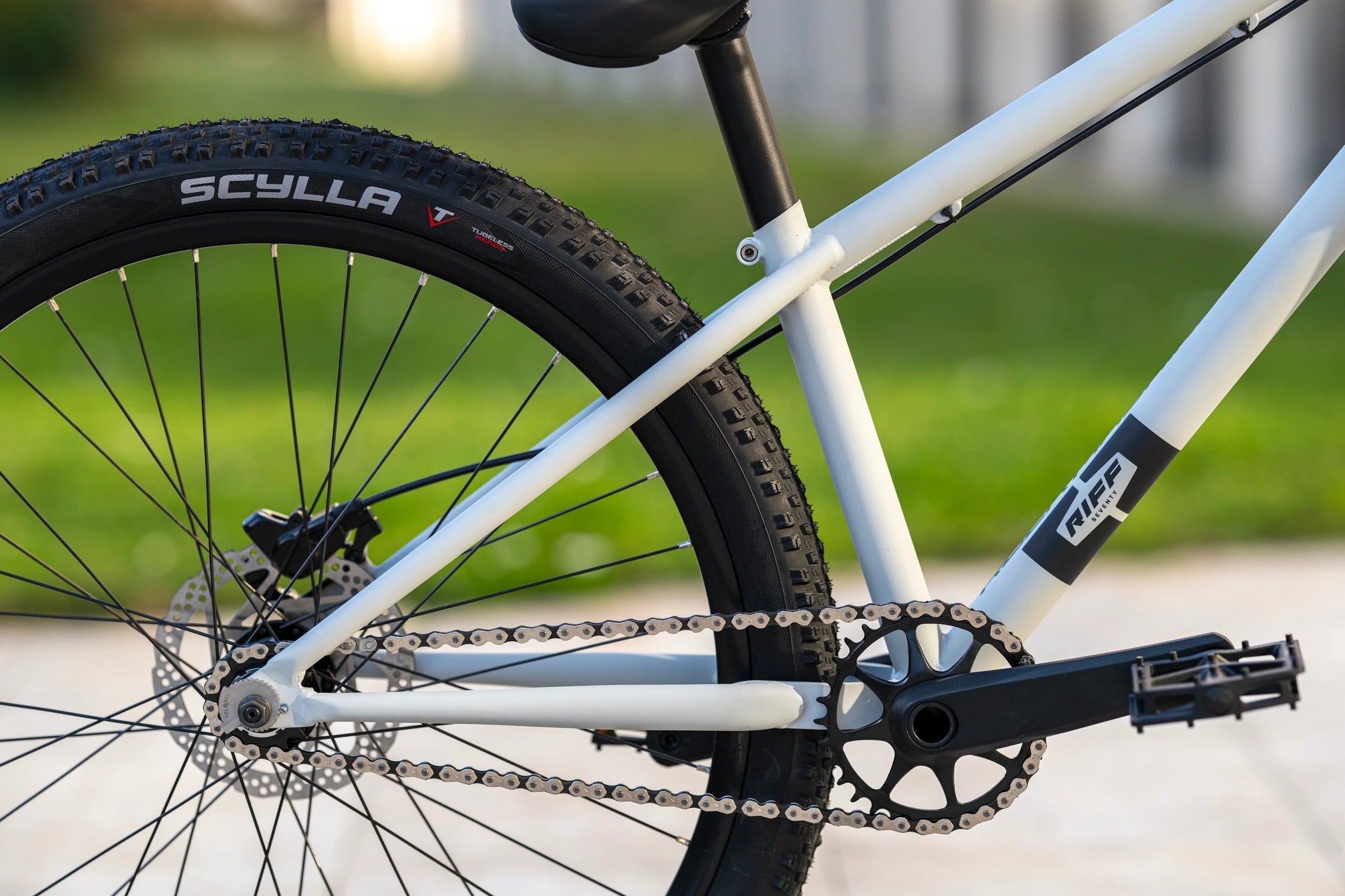 Bicicleta Rock Machine Riff 70s 26 Matte Grey