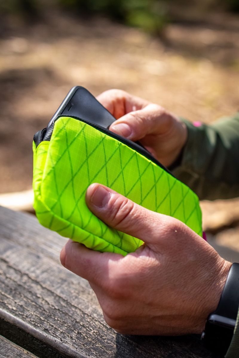 borseta muc off essentials impermeabila hi vis 5
