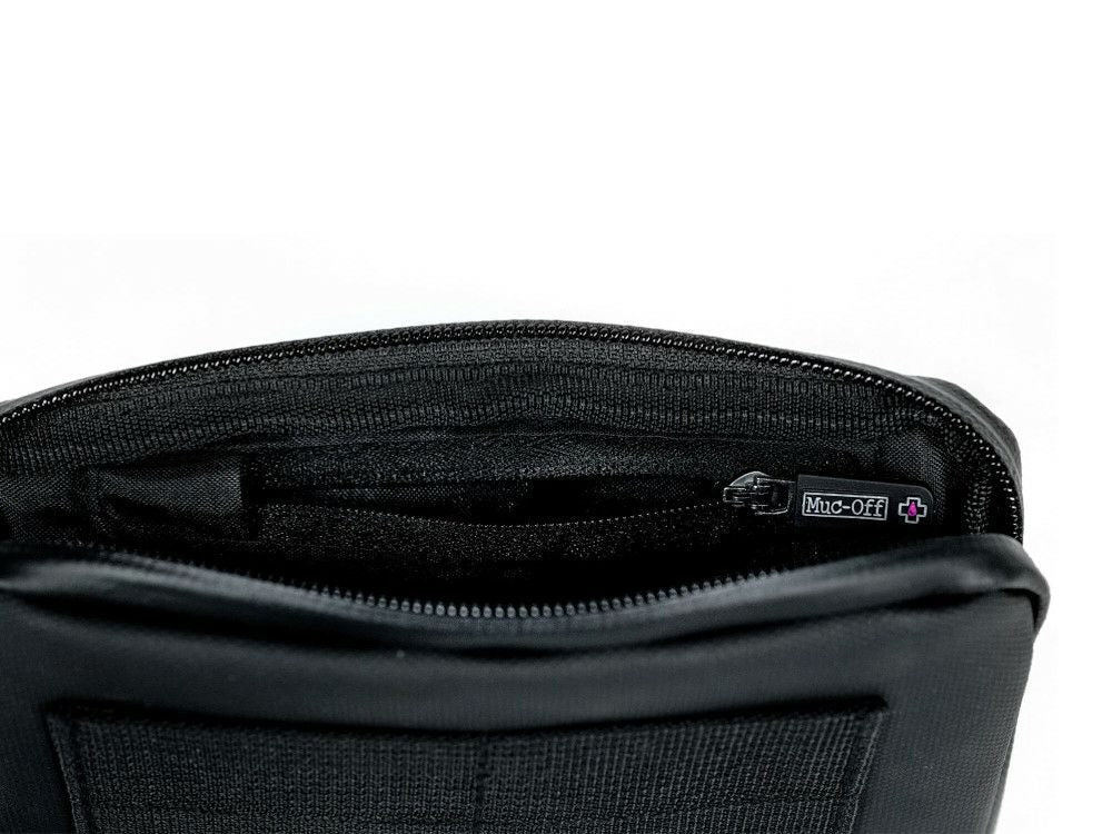 borseta muc off essentials impermeabila neagra 4