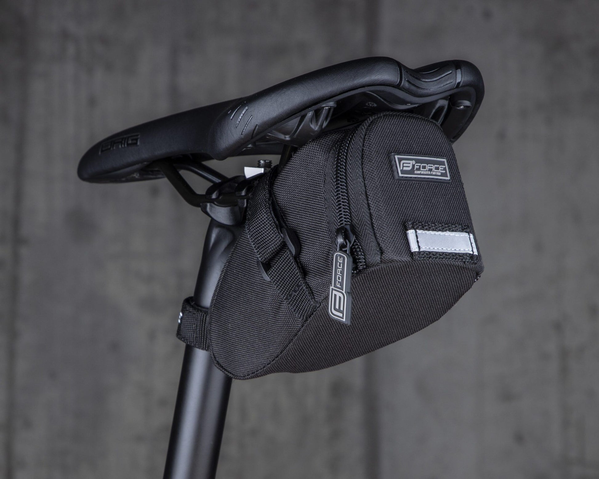 borseta sa force zip velcro negru m 4 scaled