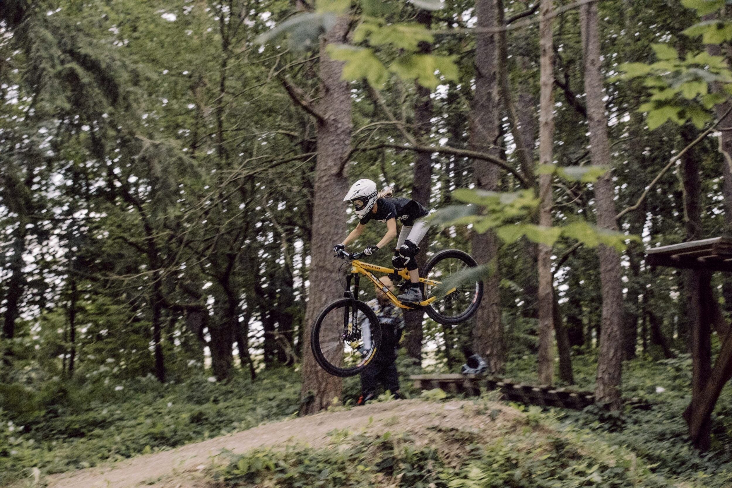 casca force downhill junior alb lucios s m 54 58 cm 7 scaled