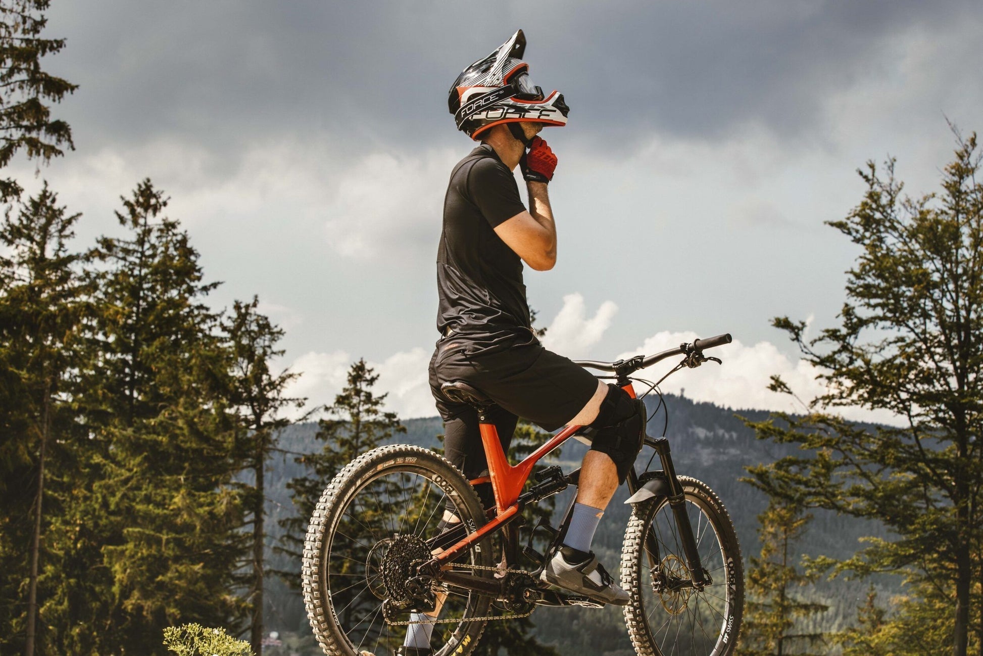 casca force tiger downhill black red white l xl 59 61 cm 7 scaled