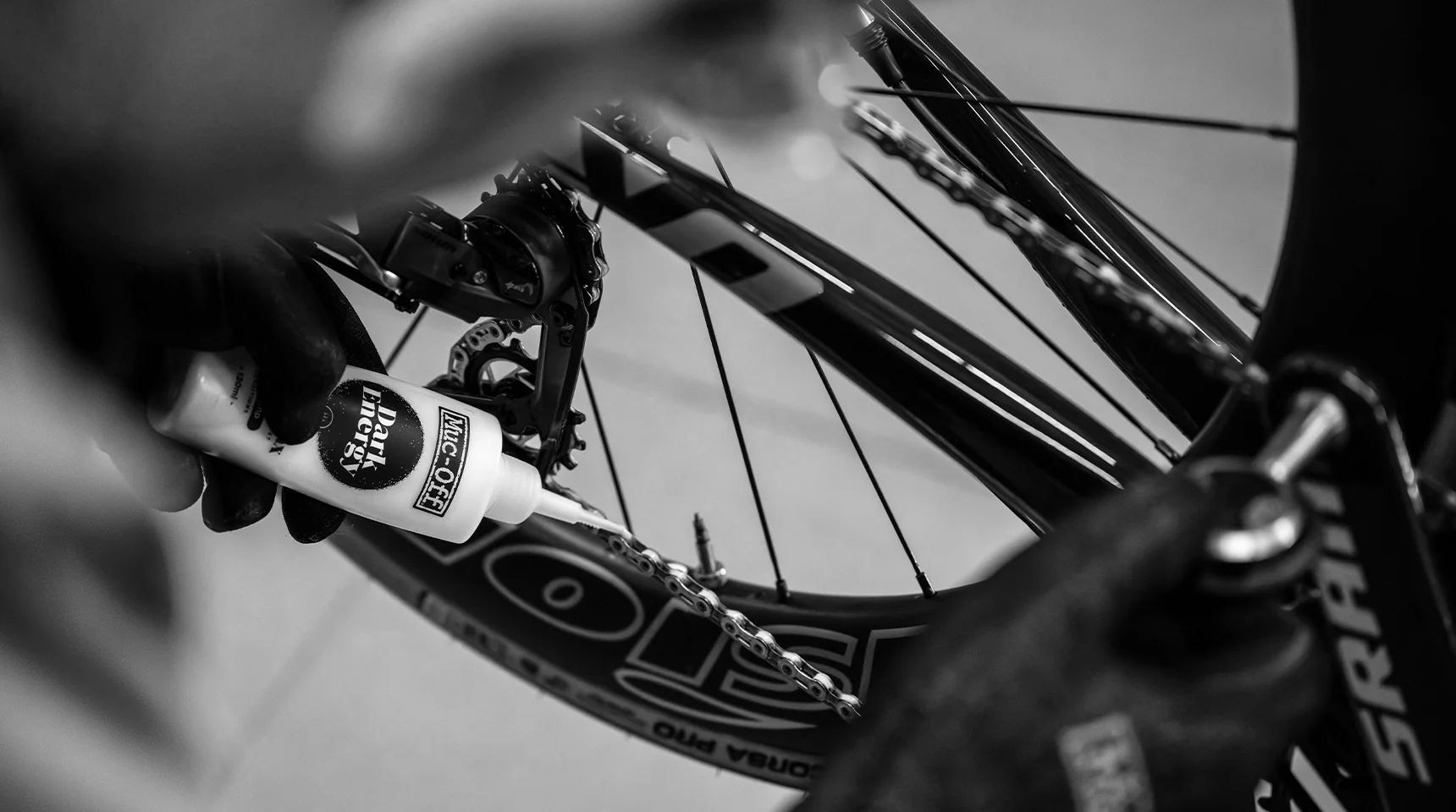 Ceara pentru Lant Muc-Off Dark Energy Bicycle Chain Wax 5ml sample