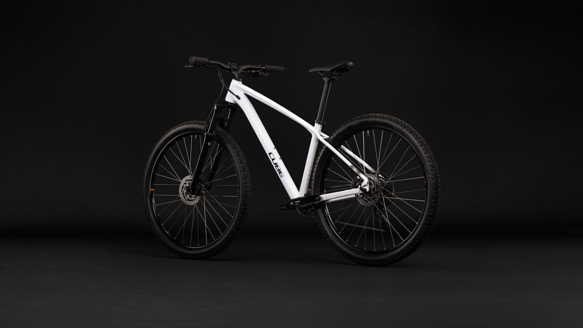 CUBE Aim One metallicwhite n black