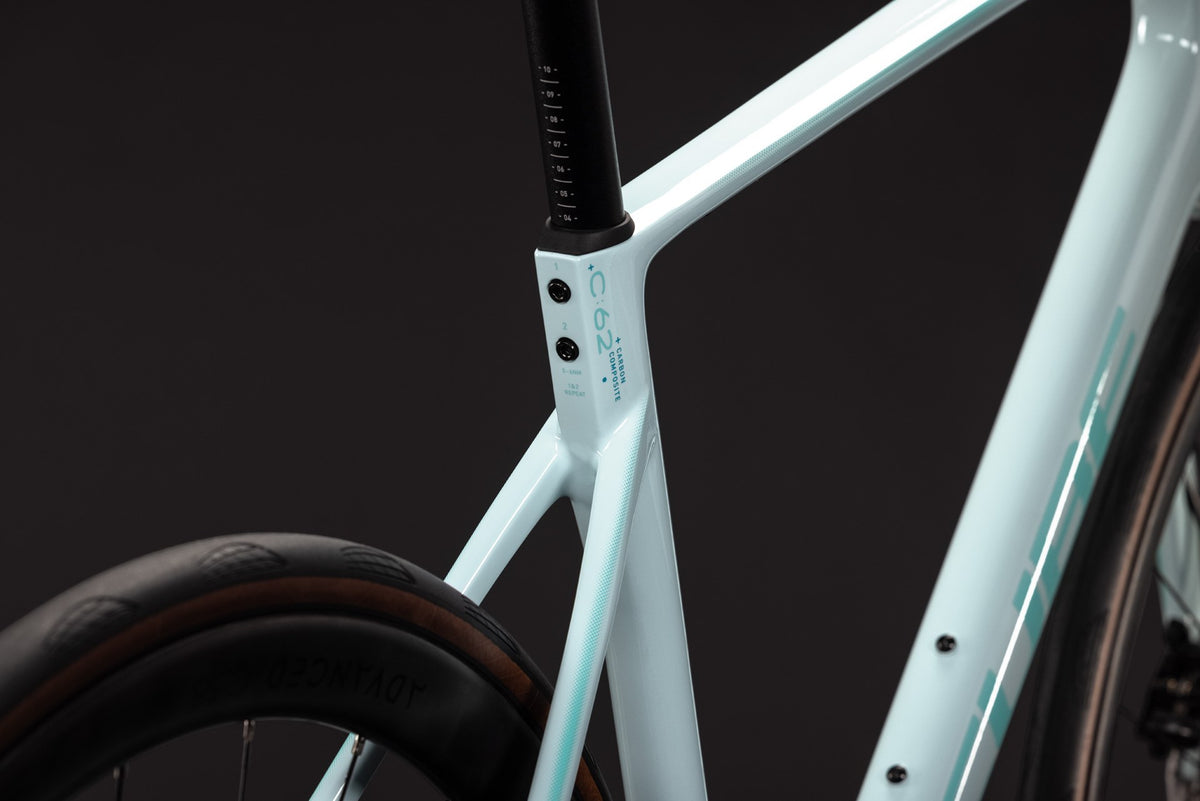 CUBE Attain C:62 Race frostymint n mint
