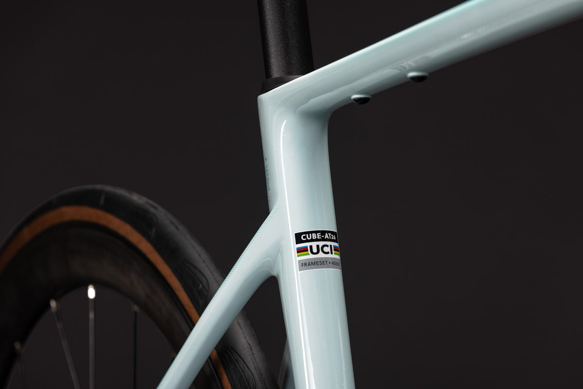CUBE Attain C:62 Race frostymint n mint