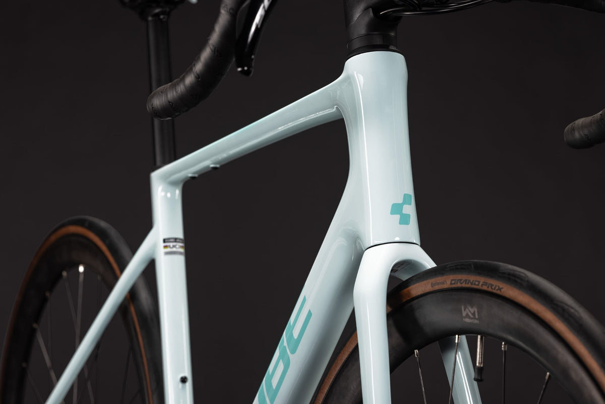 CUBE Attain C:62 Race frostymint n mint