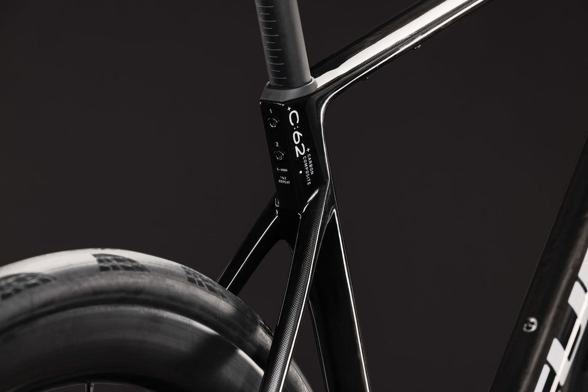 CUBE Attain C:62 SLT carbon n white