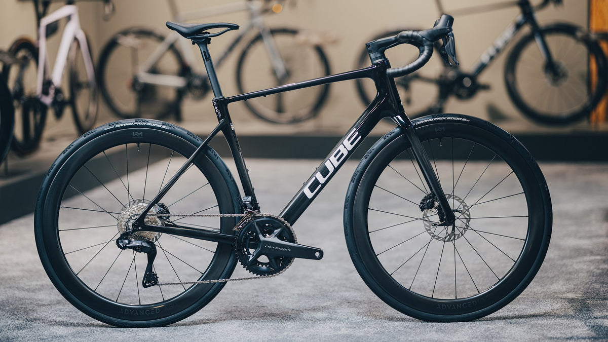 CUBE Attain C:62 SLT carbon n white