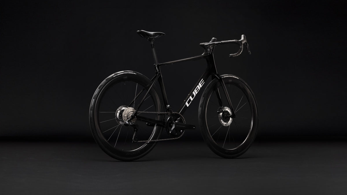 CUBE Attain C:62 SLT carbon n white