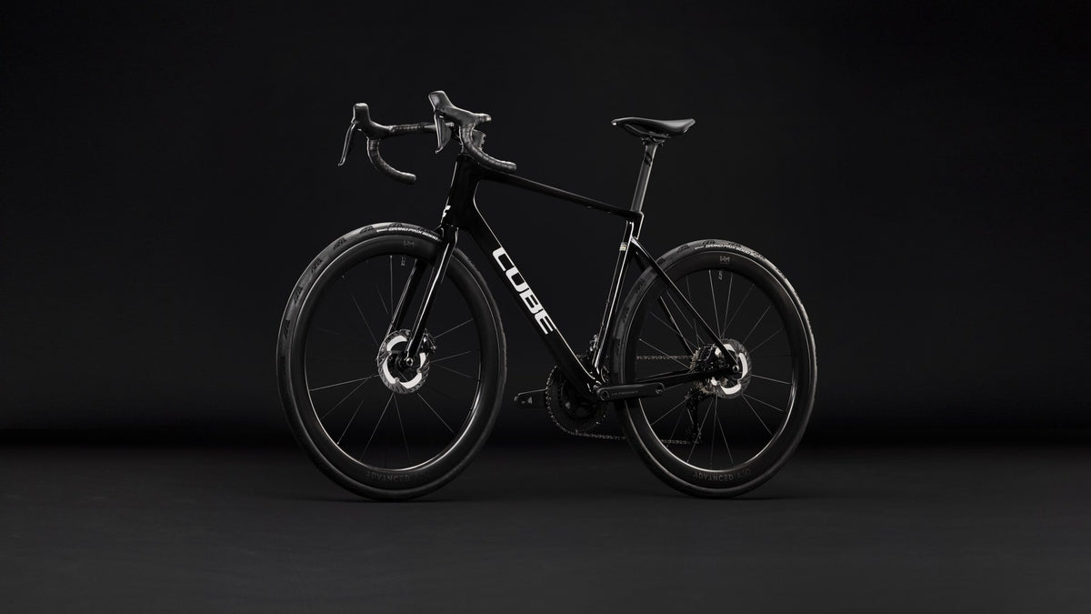 CUBE Attain C:62 SLT carbon n white