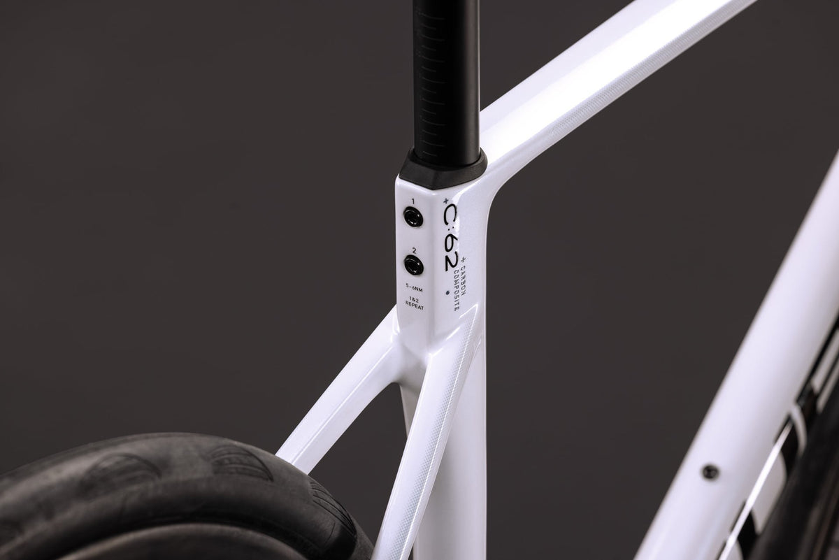 CUBE Attain C:62 SLX metallicwhite n black