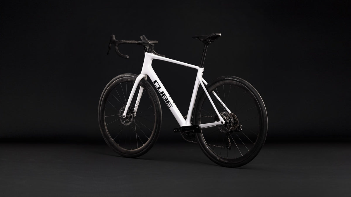CUBE Attain C:62 SLX metallicwhite n black