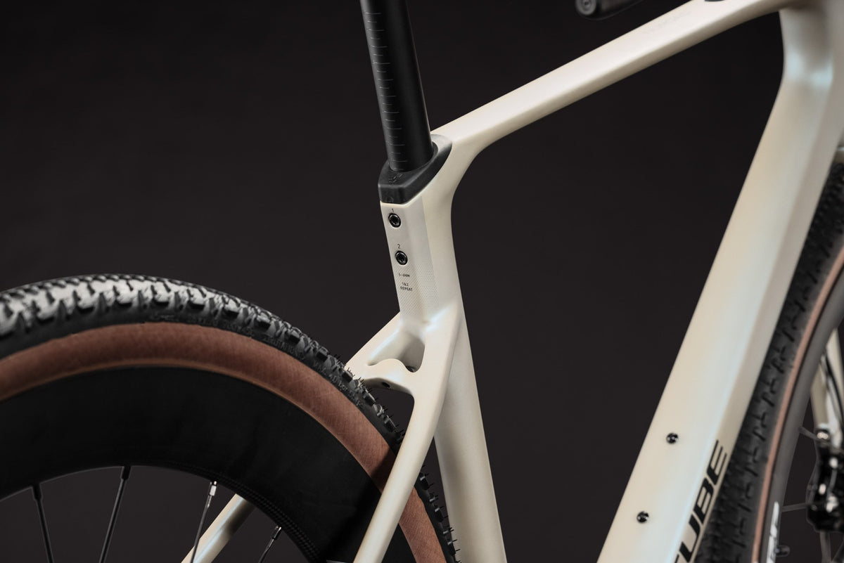 CUBE Nuroad C:62 SLX glintsand n black