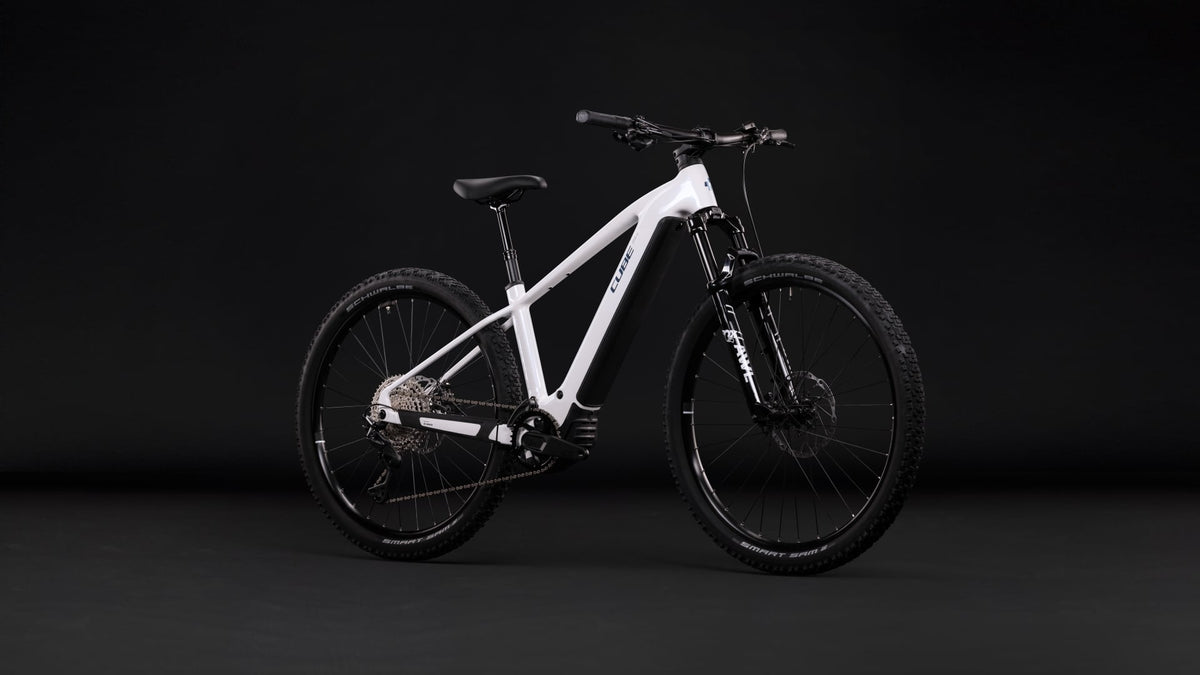 CUBE Reaction Hybrid Race 800 snow’n’black Classic