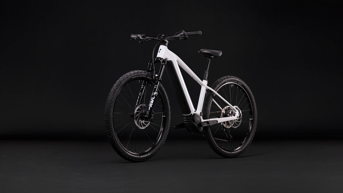 CUBE Reaction Hybrid Race 800 snow’n’black Classic