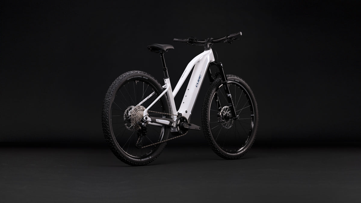 CUBE Reaction Hybrid Race 800 snow’n’black Trapeze