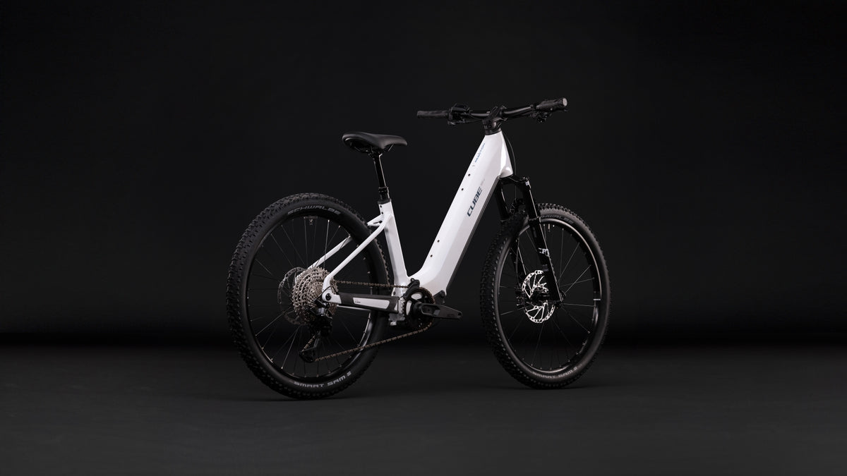 CUBE Reaction Hybrid Race 800 snow’n’black Easy Entry