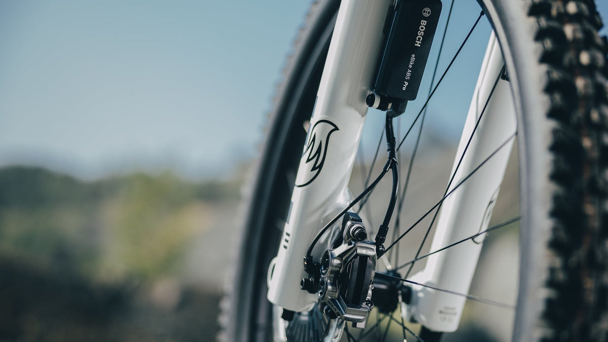 CUBE Stereo Hybrid ONE44 HPC AT 800 carbon n white
