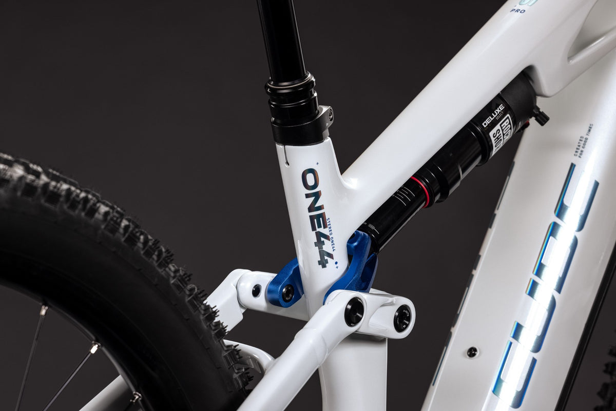 CUBE Stereo Hybrid ONE44 HPC Pro 800 metallicwhite n blue
