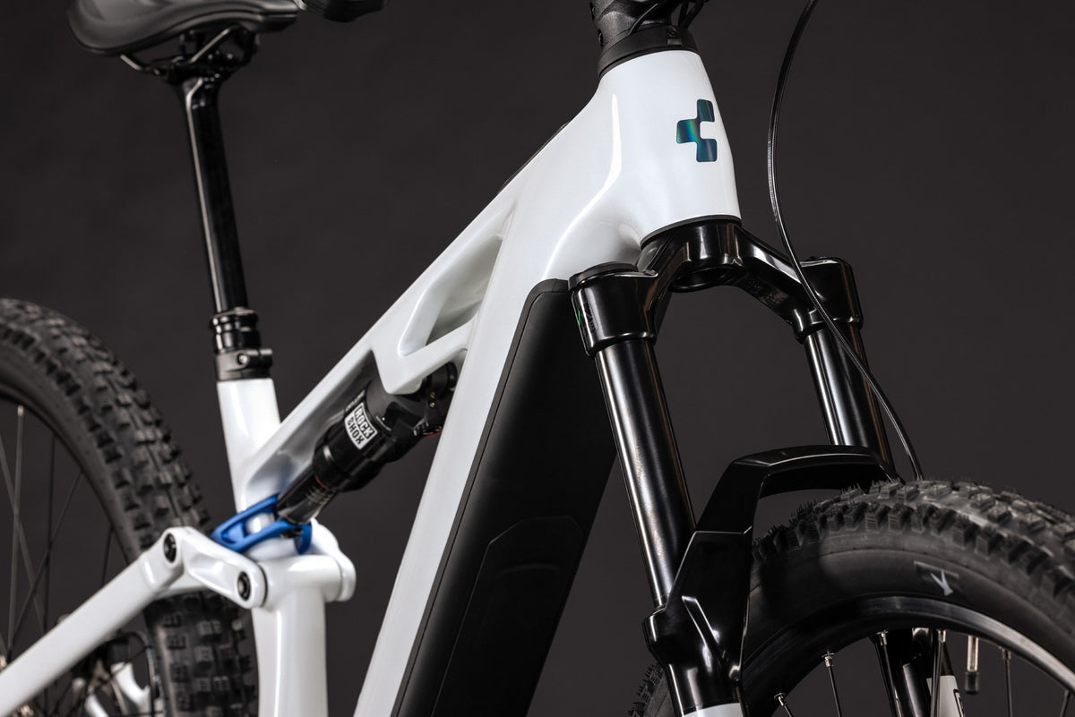 CUBE Stereo Hybrid ONE44 HPC Pro 800 metallicwhite n blue