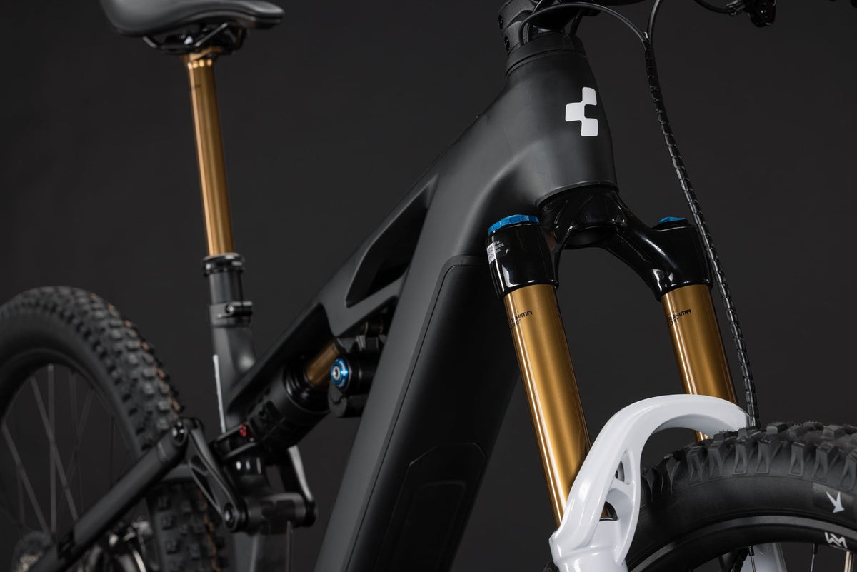 CUBE Stereo Hybrid ONE77 HPC AT 800 carbon n white