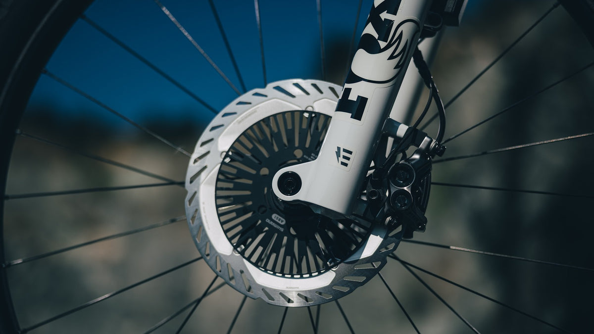 CUBE Stereo Hybrid ONE77 HPC AT 800 carbon n white