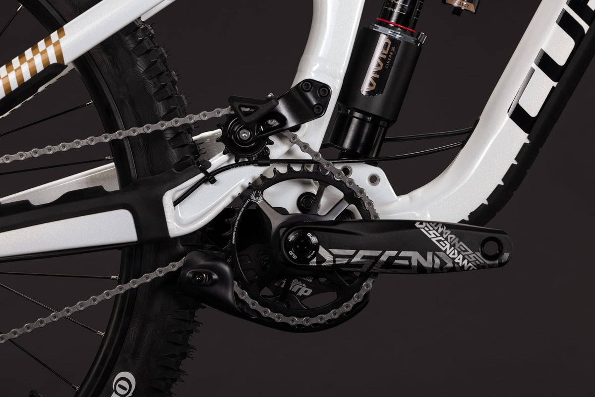 CUBE TWO15 Race powdergold n black