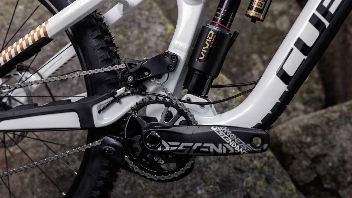 CUBE TWO15 Race powdergold n black