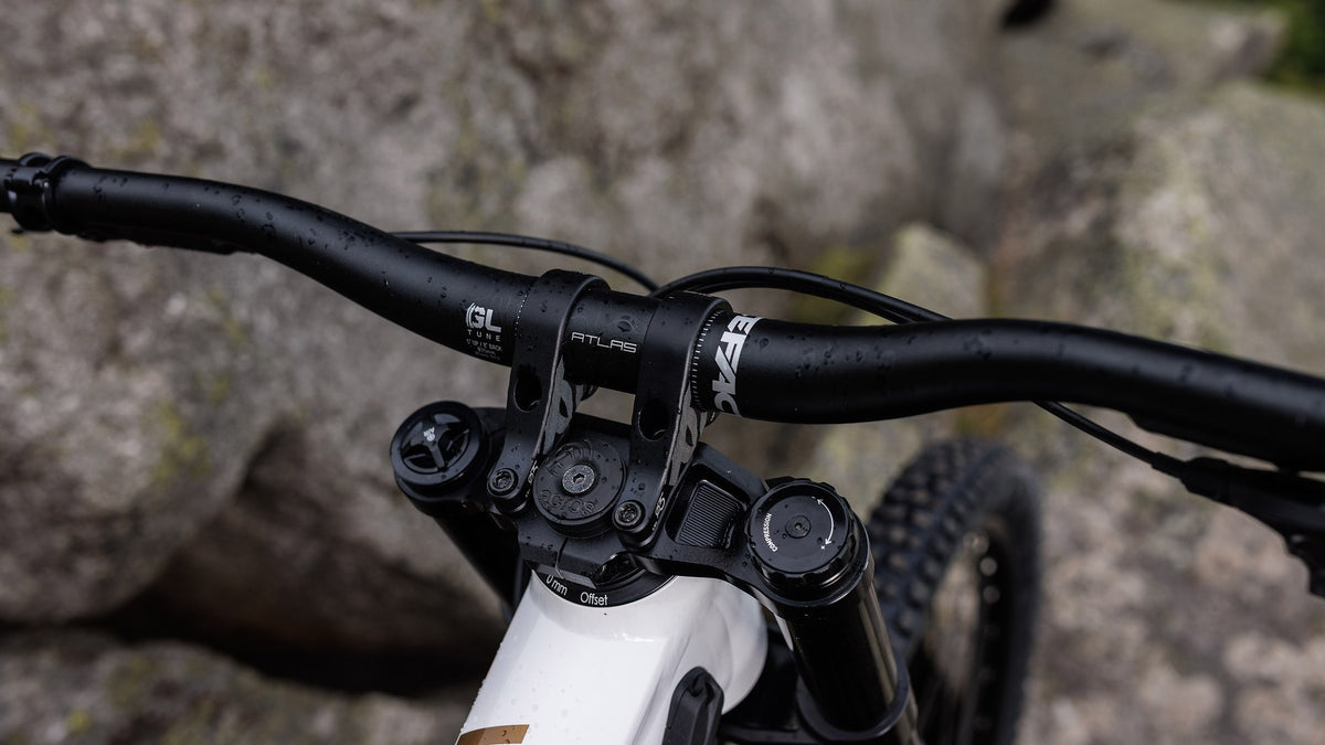 CUBE TWO15 Race powdergold n black