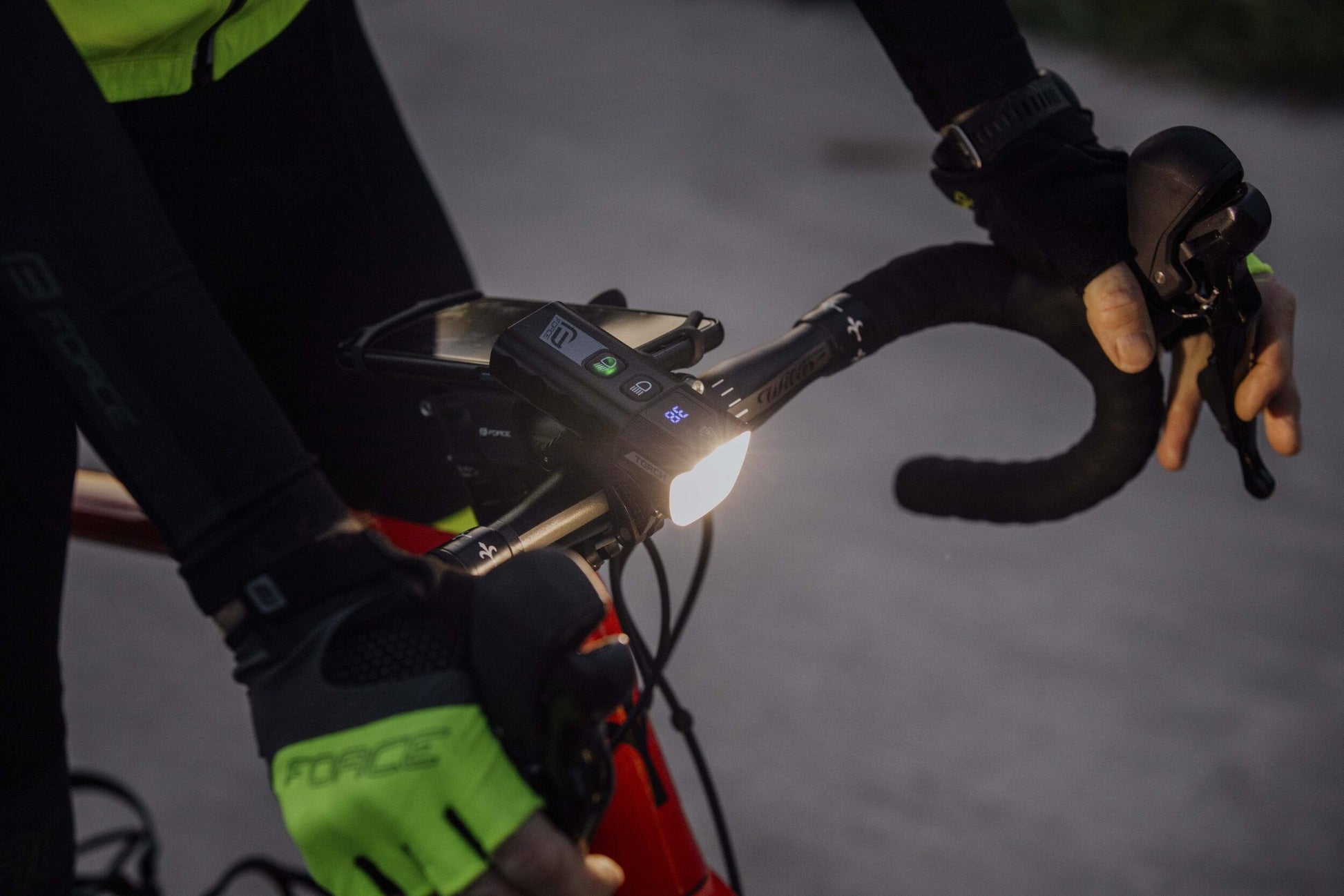 far fata force torch 2000 lm usb powerbank 4 scaled