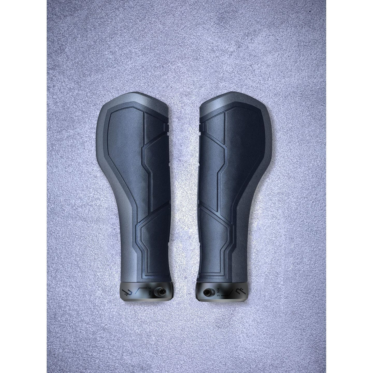Mansoane CUBE Natural Grips All Terrain Black Grey