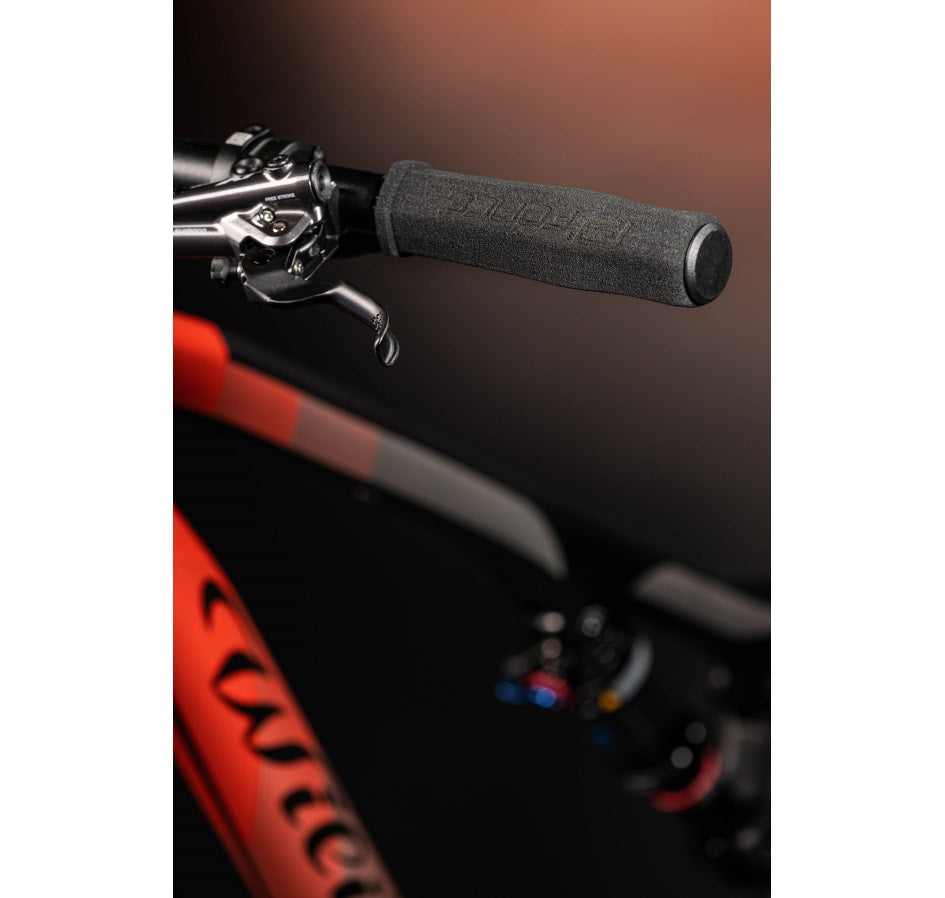 Mansoane Force Foam Hard Black neambalate