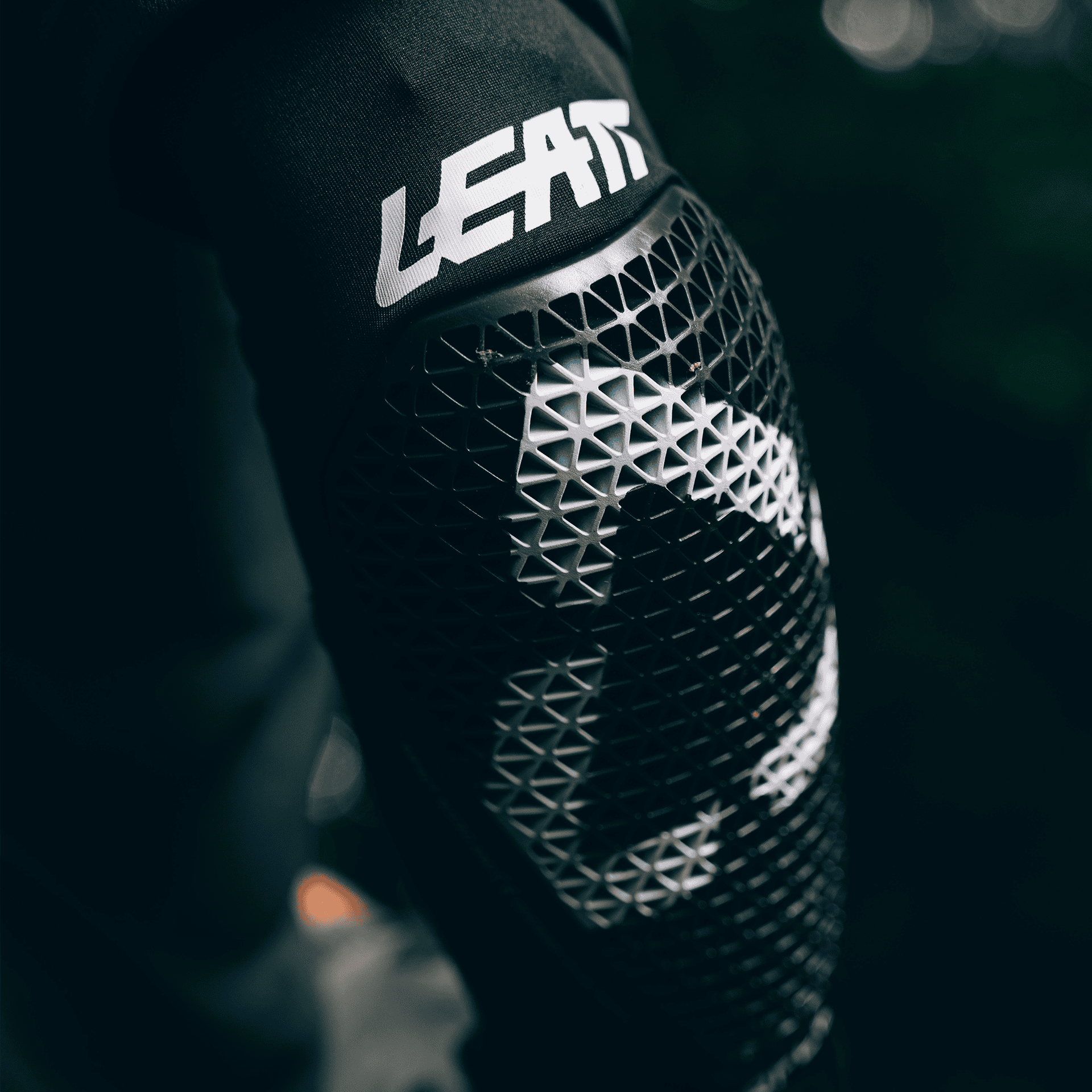 Protectii Cot Leatt ReaFlex Black M