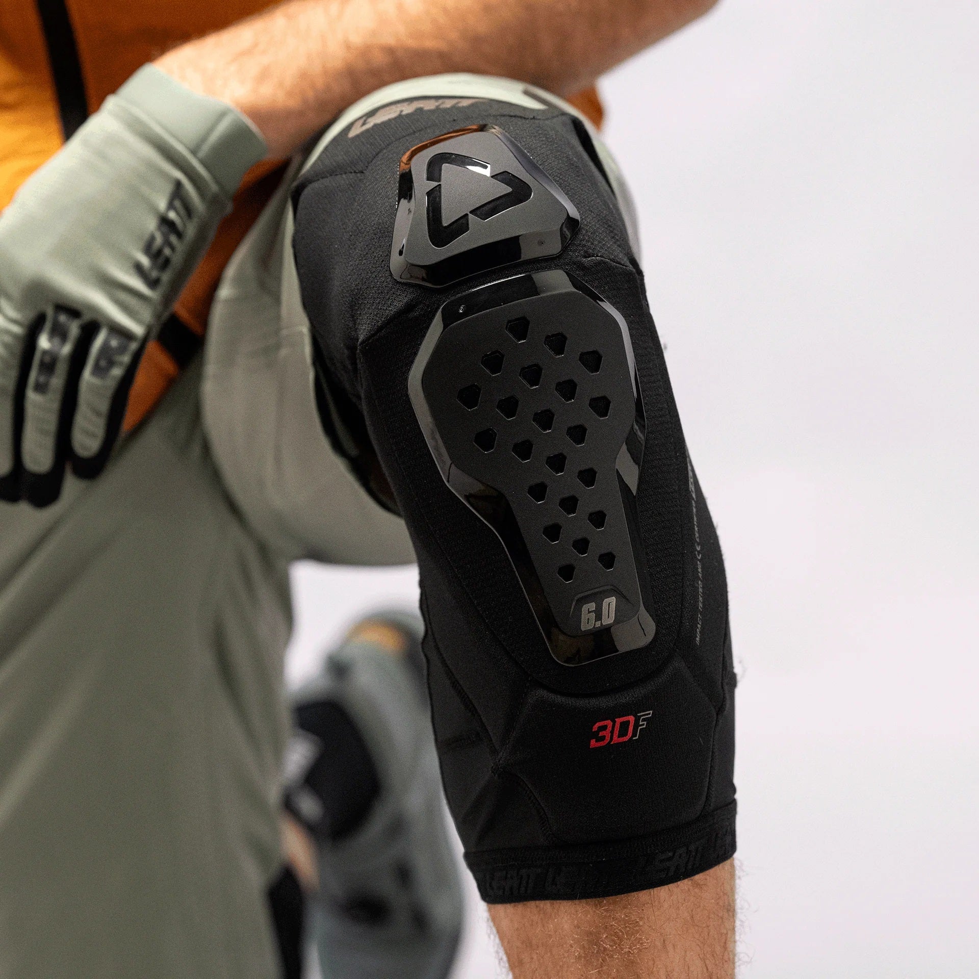 Protectii Genunchi Leatt 6.0 Evo Black L