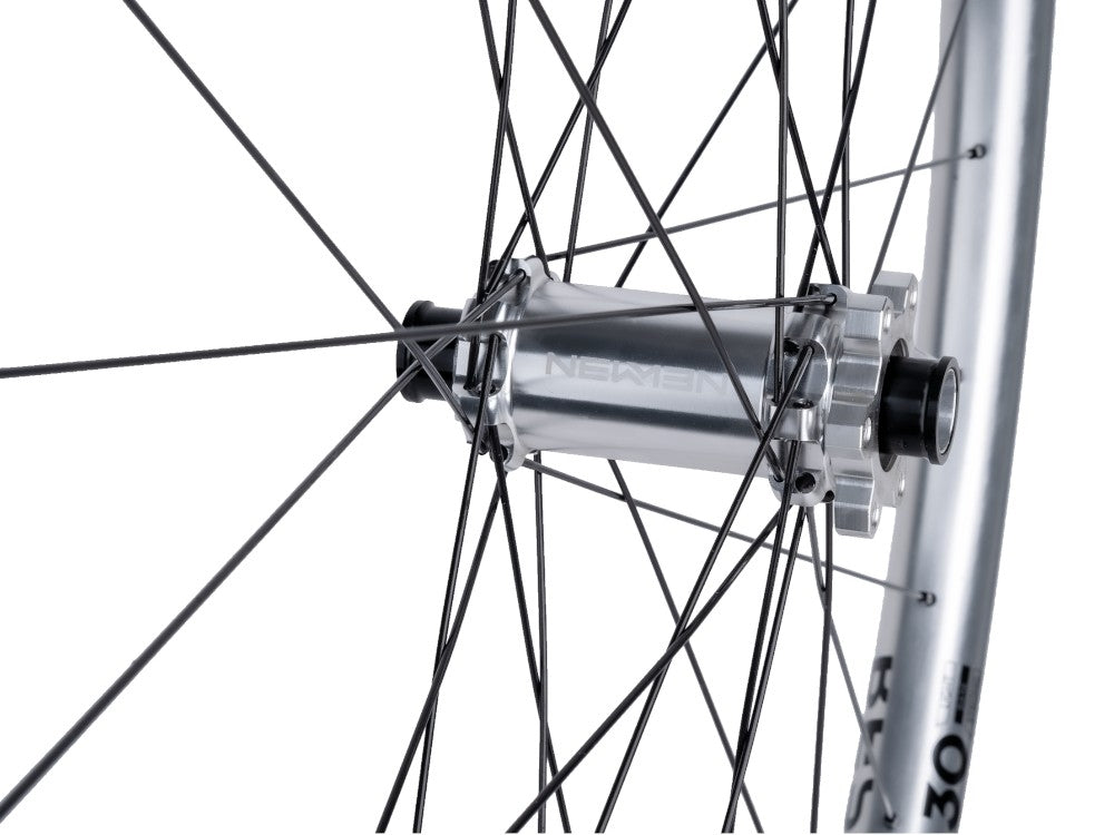 Roată Față Newmen Beskar 30 Base 29" 28H Fade SP 6B 15X110 Ltd