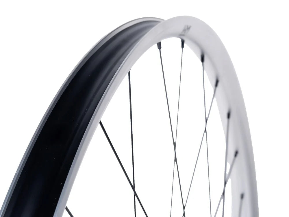Roată Spate Newmen Beskar 30 Strong 29" 28H Fade SP 6B 12X148 Ltd
