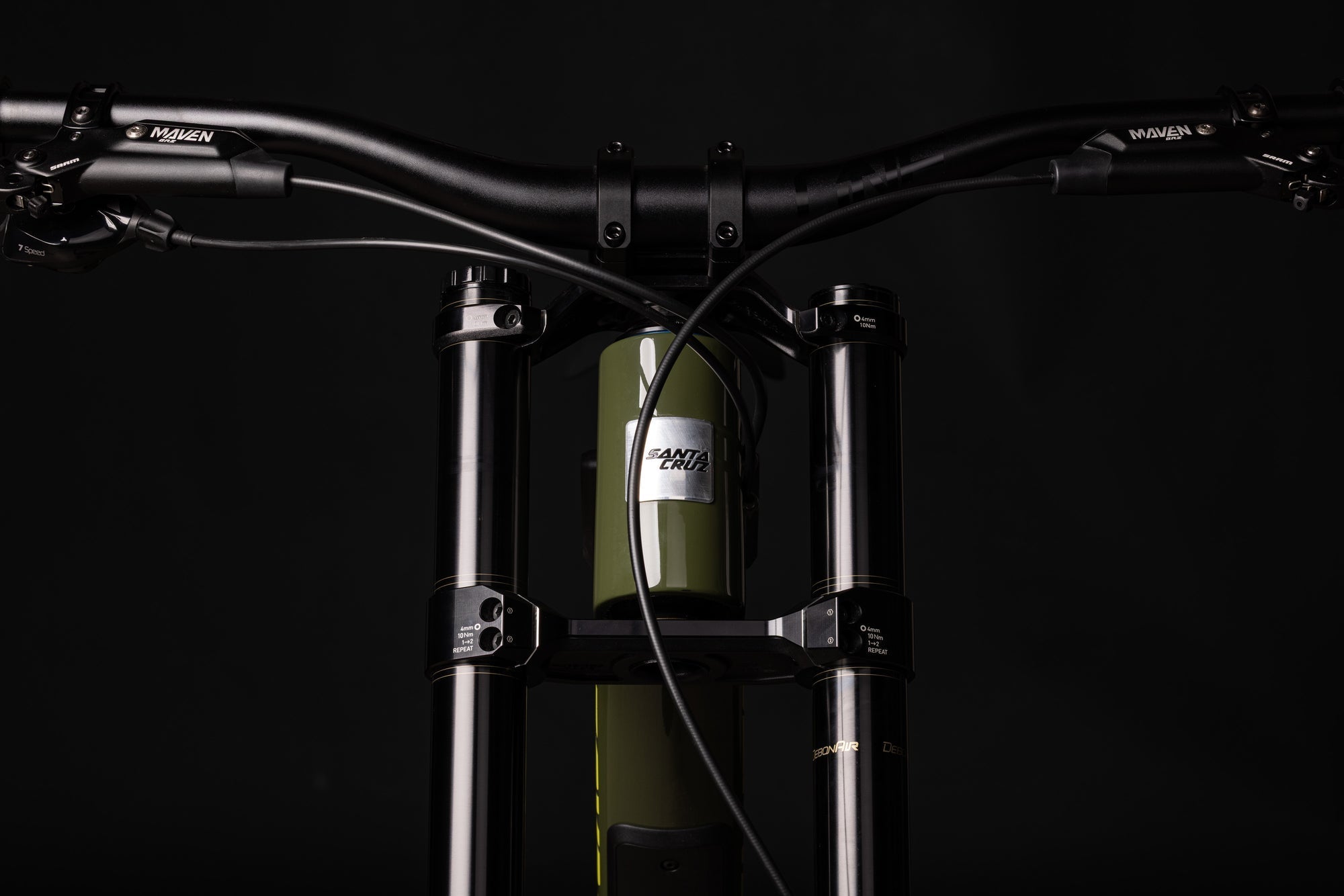 V10 CC - cockpit, ghidon OneUp si pipa direct mount