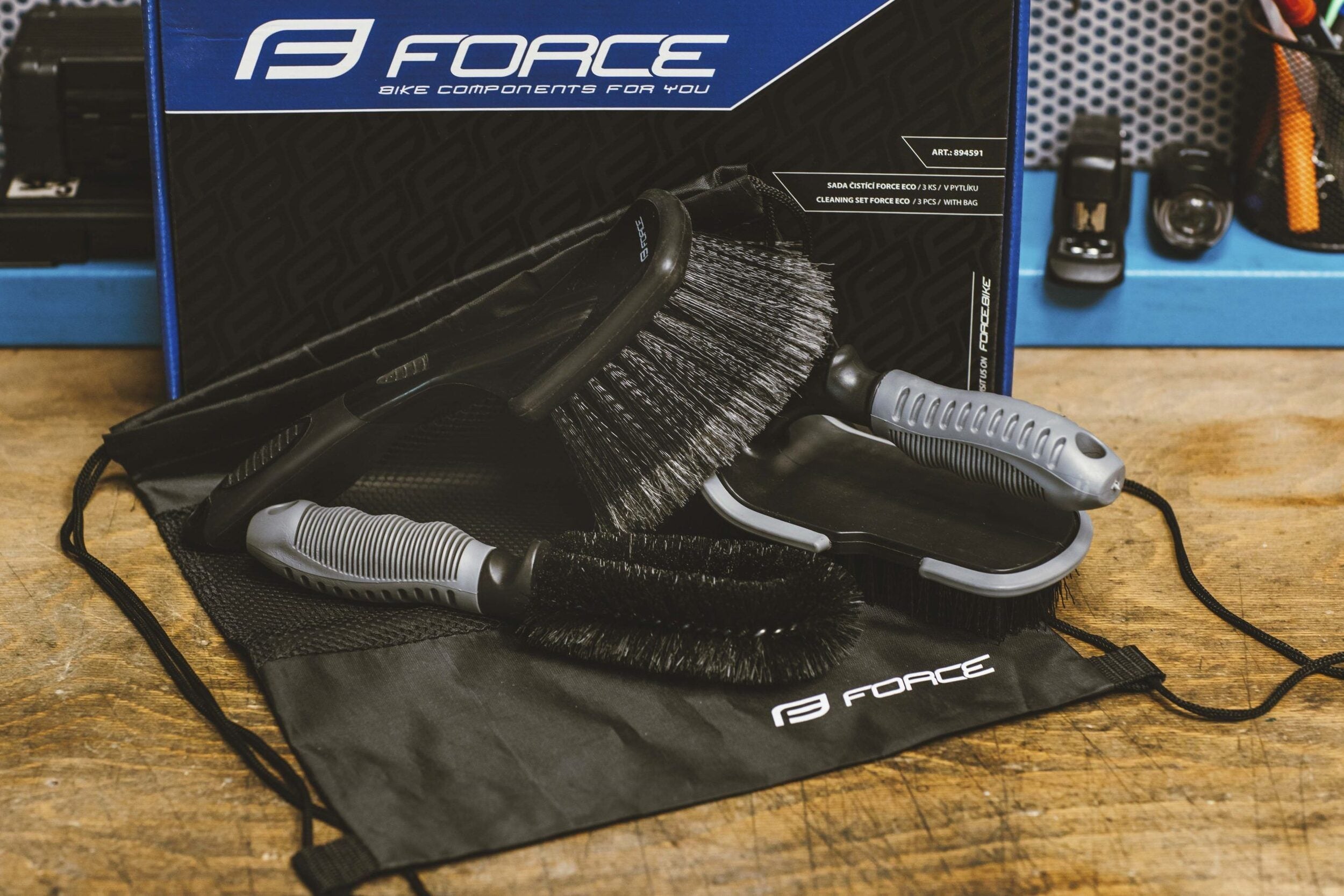 set de perii force eco cu husa 2 scaled