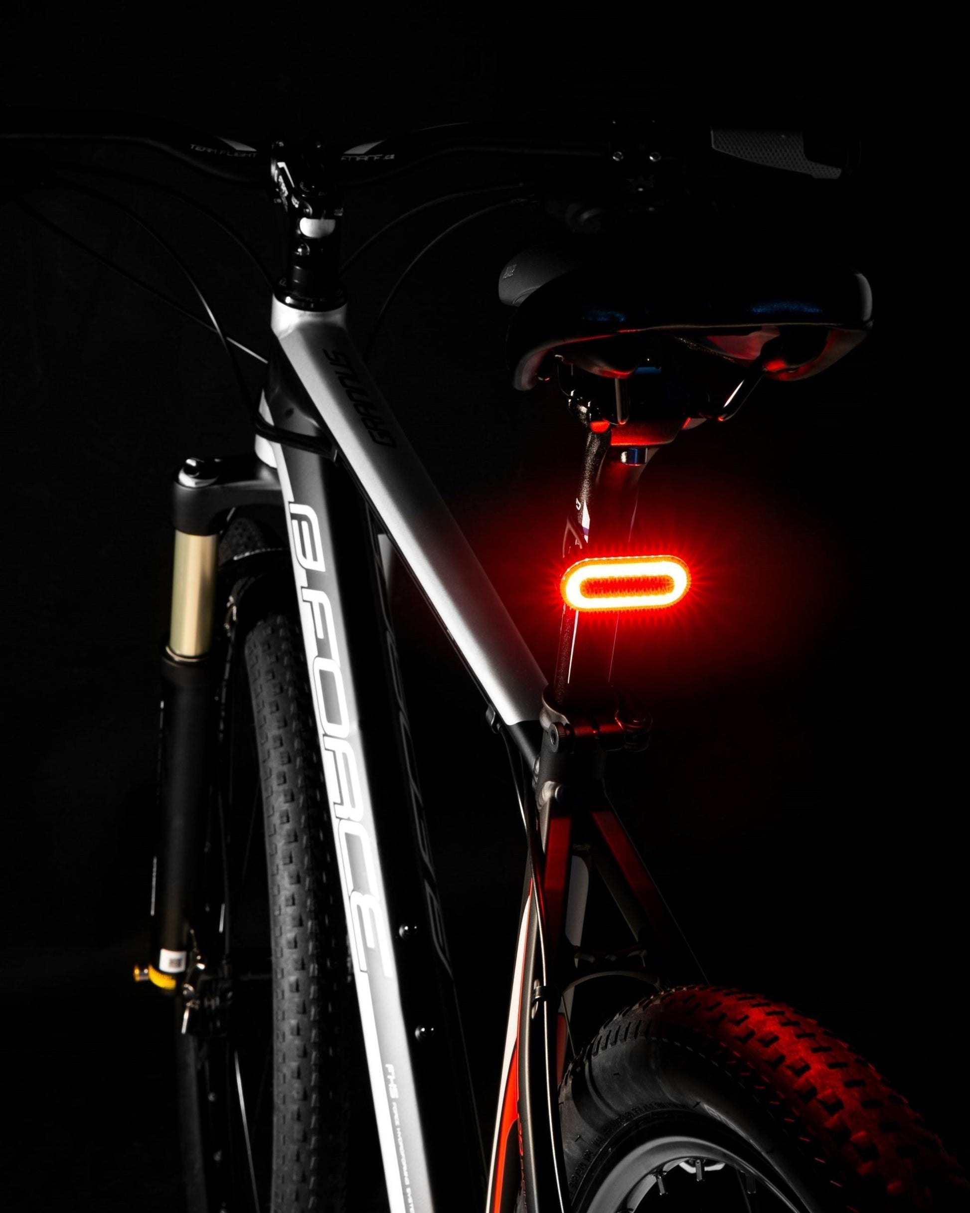 stop spate force arc 40lm 30 leduri usb 3 scaled