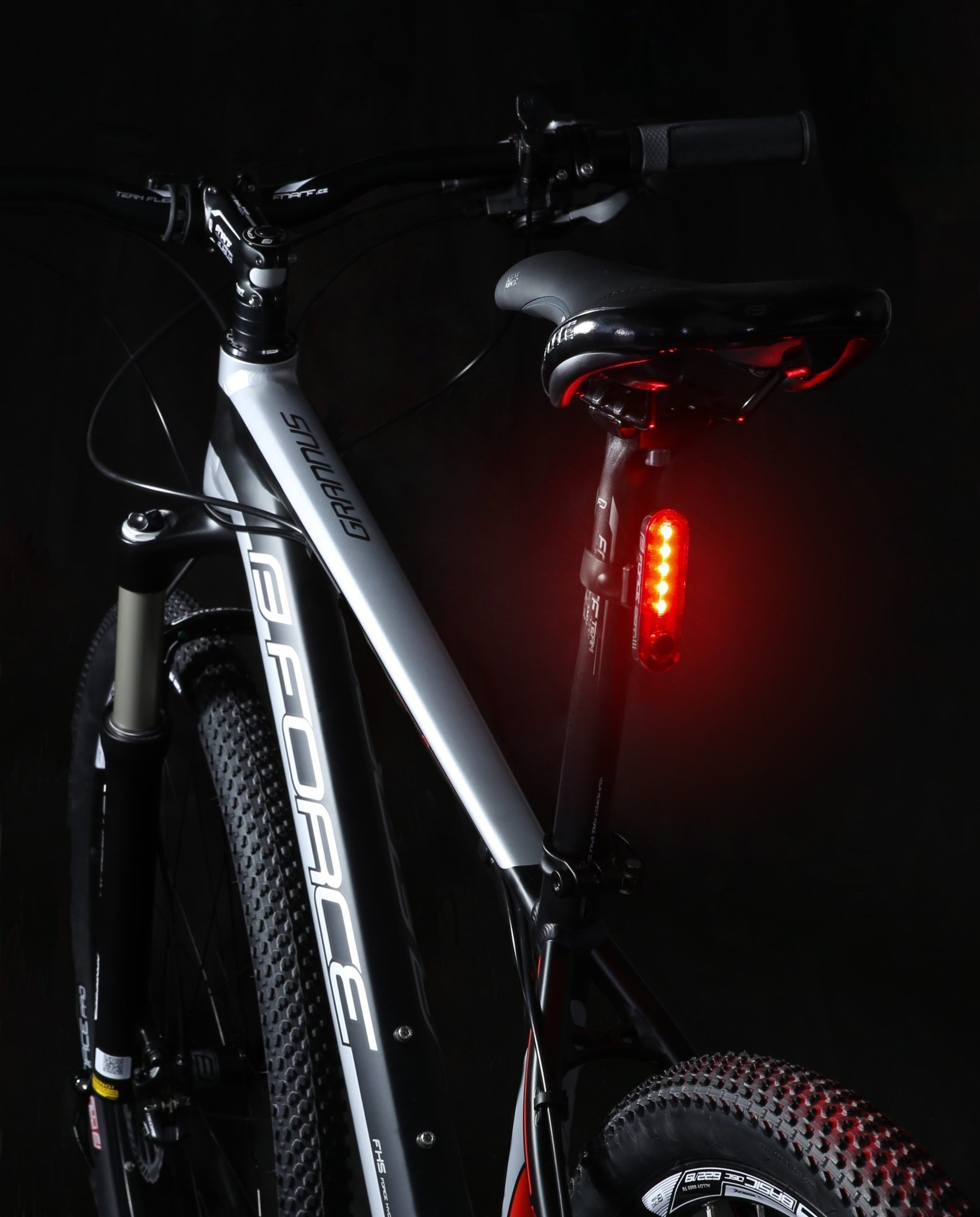 stop spate force dot 20lm 5 leduri usb 3 scaled