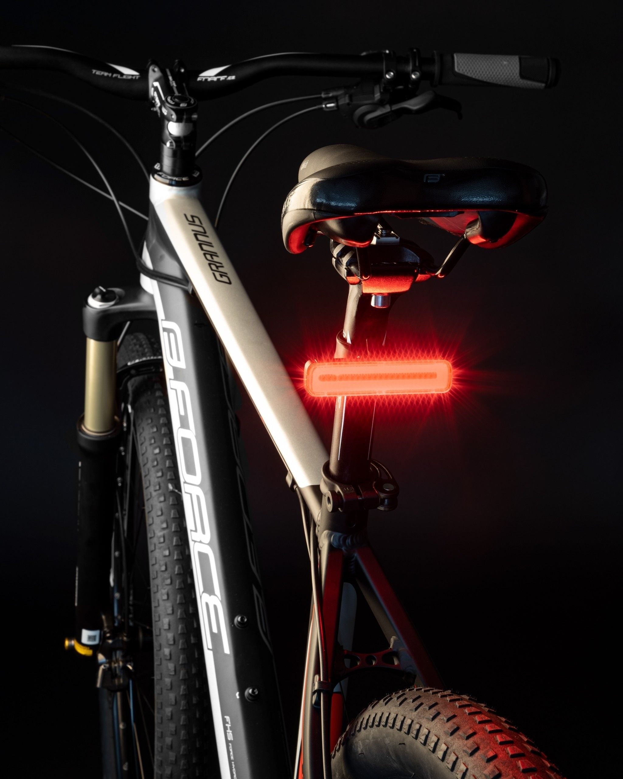 stop spate force glory 70lm 50 led usb 4