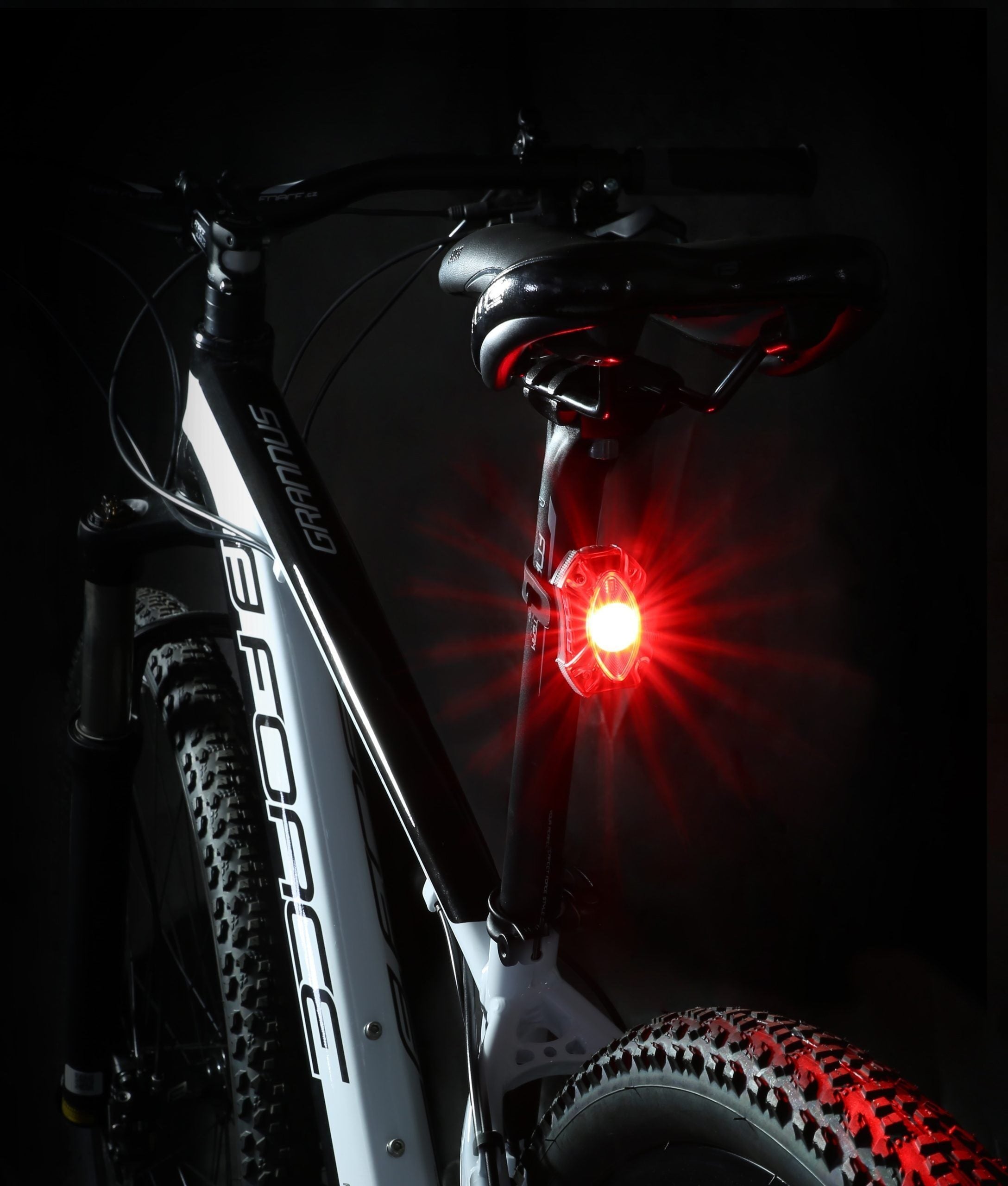 stop spate force red 1 led cree 60 lm usb 3 scaled