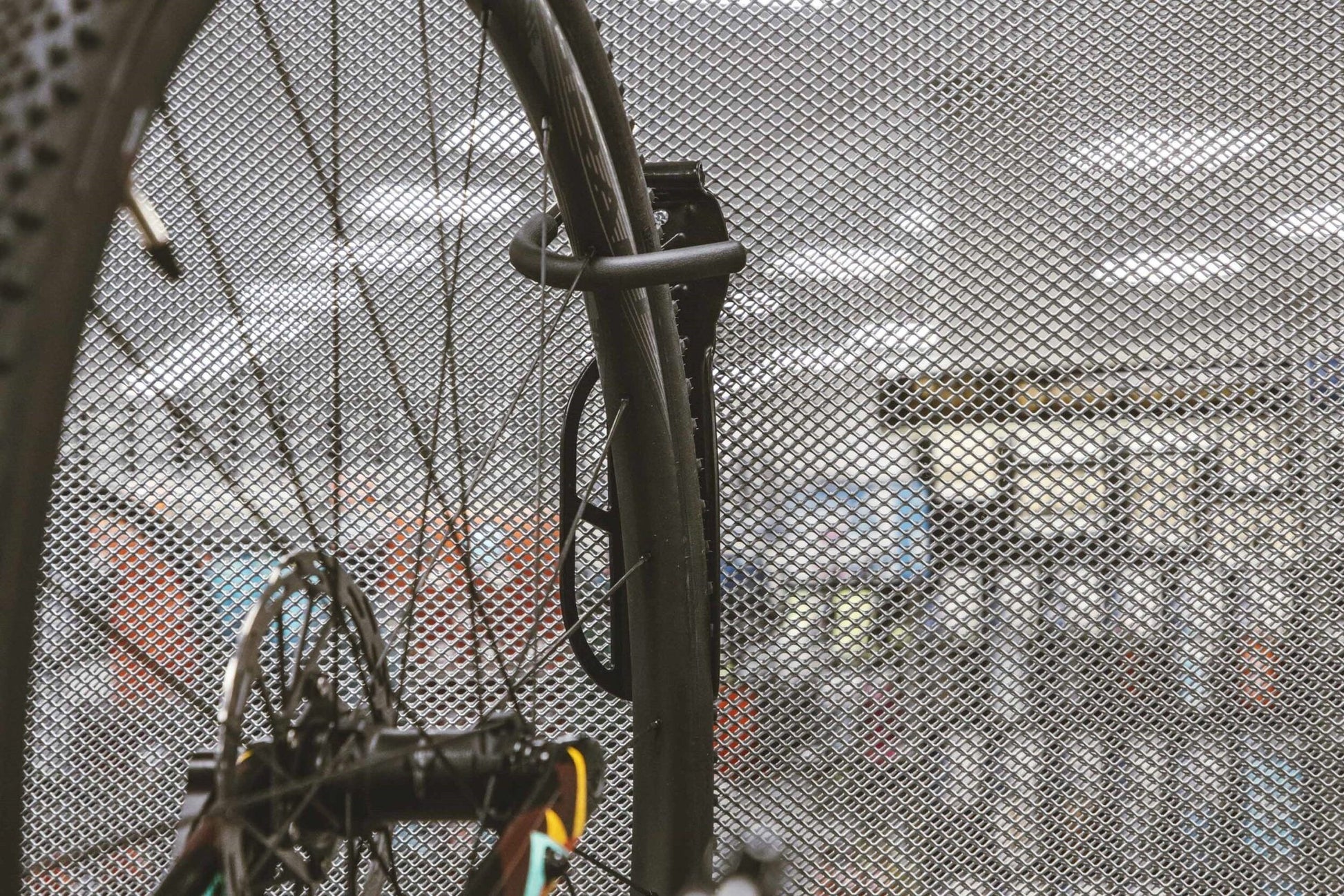 suport bicicleta pe perete force f negru 3 scaled